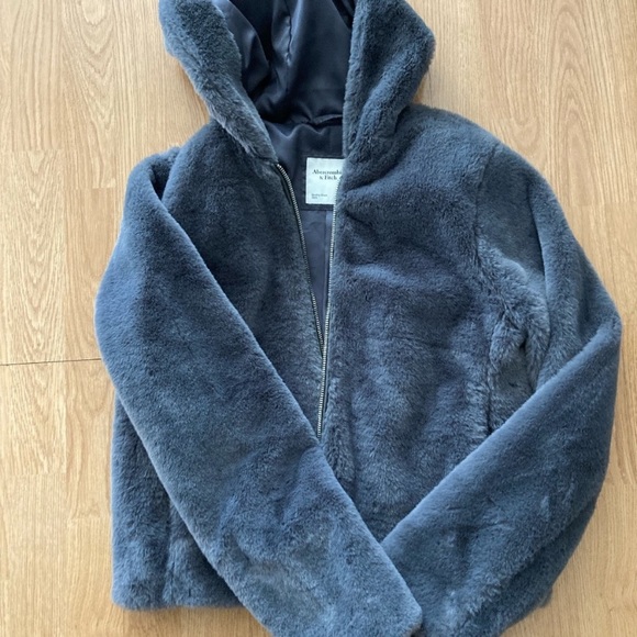 Abercrombie & Fitch Cozy Faux Fur Jacket with Hood - Picture 2 of 9